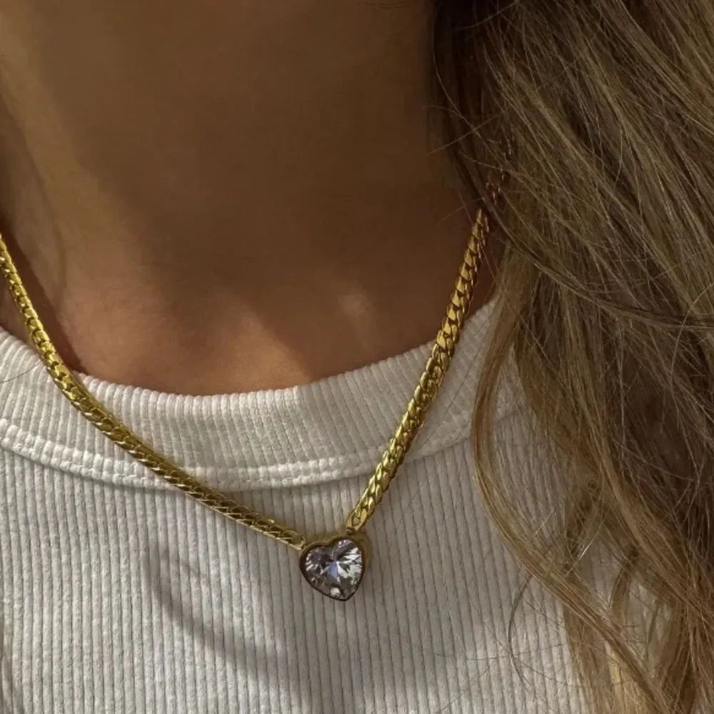 Diamond Heart Necklace Q821